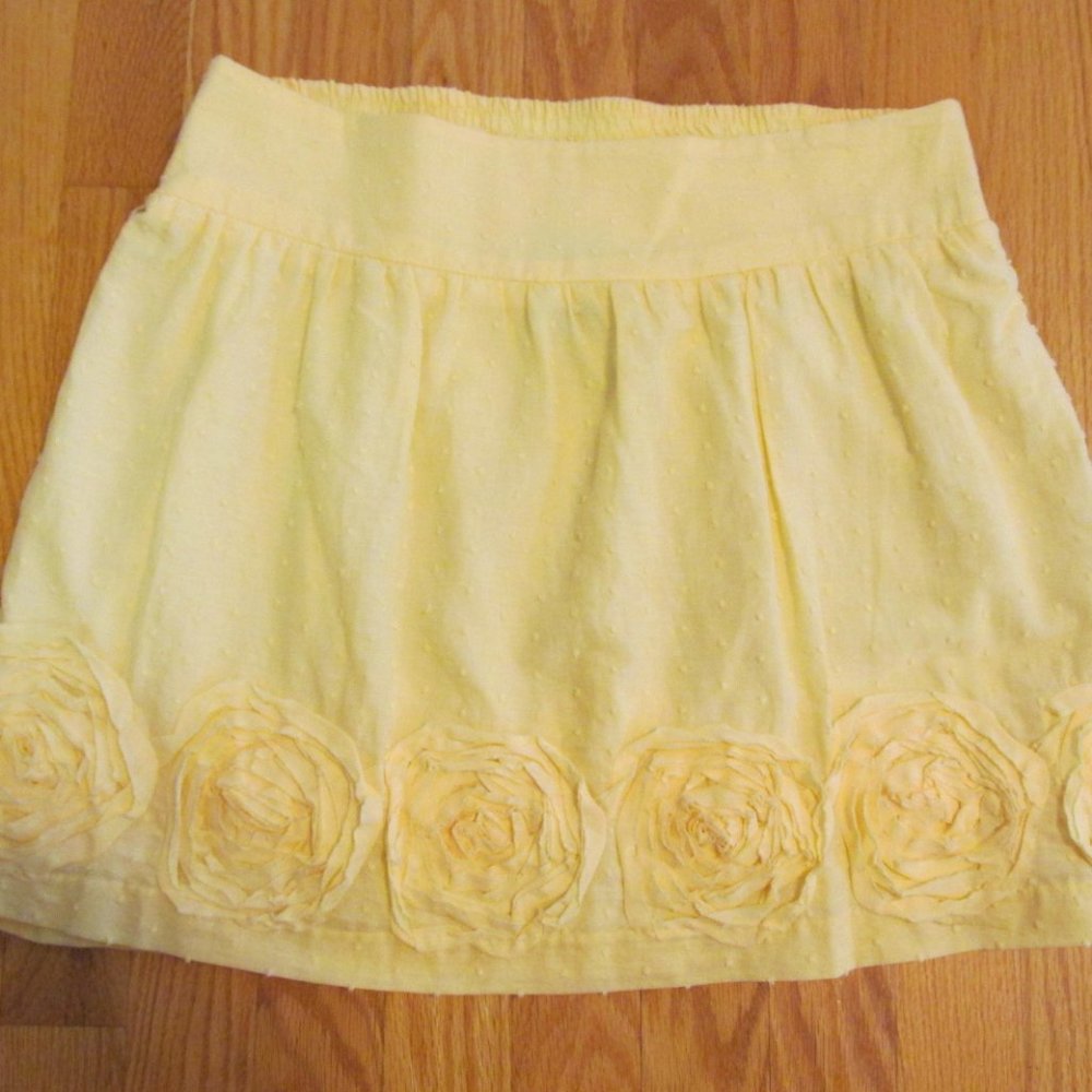 STOOSH WOMEN'S SZ M SKIRT YELLOW DOTTED SWISS ROSETTES SHORT MINI  ELASTIC WAIST
